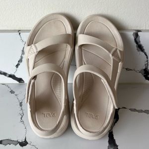 Teva Sandals size 8 cream tan beige water shoes hiking